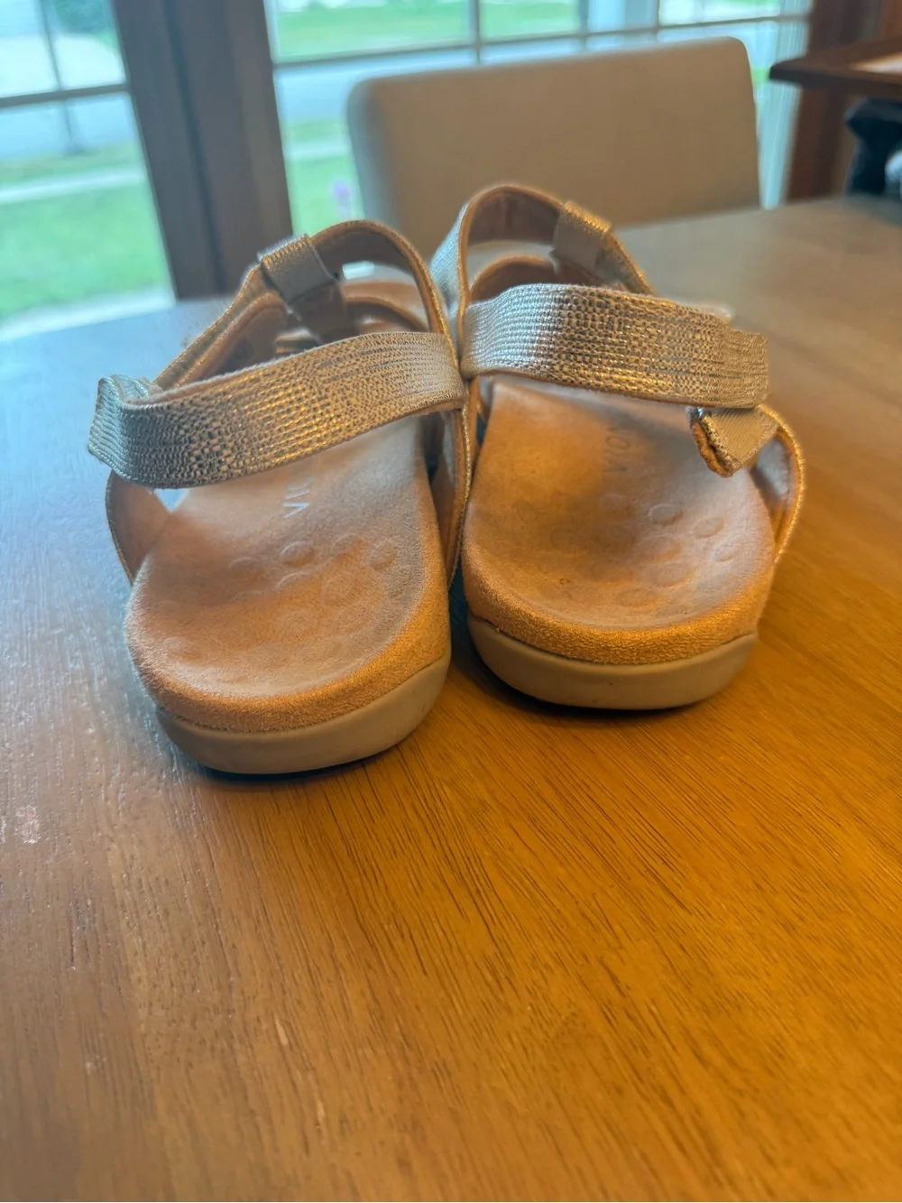 Vionic Amber Silver Metallic Strappy Sandals women’s size 8.5